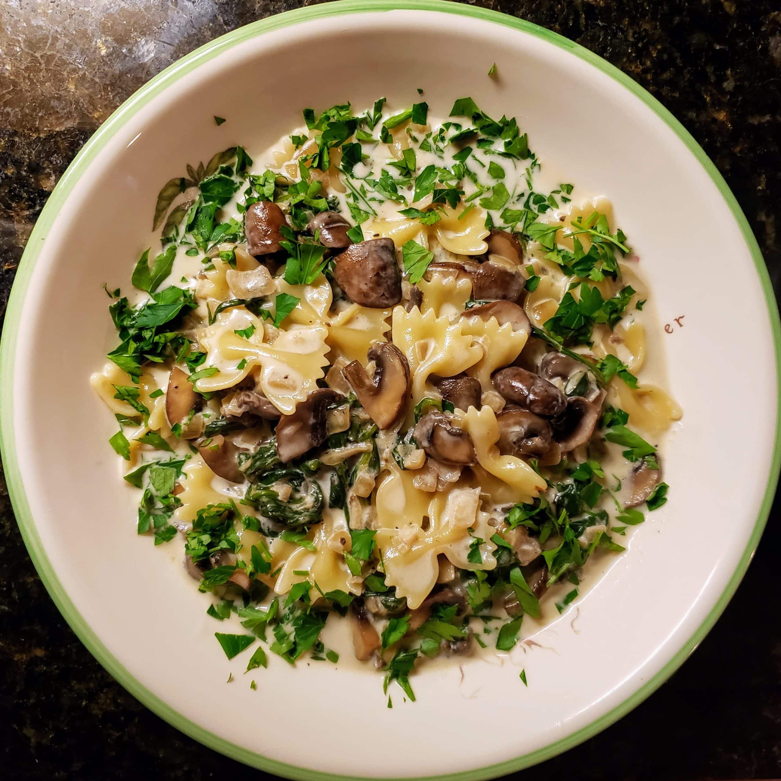 Creamy mushroom and spinach pasta - Cuisine With Me