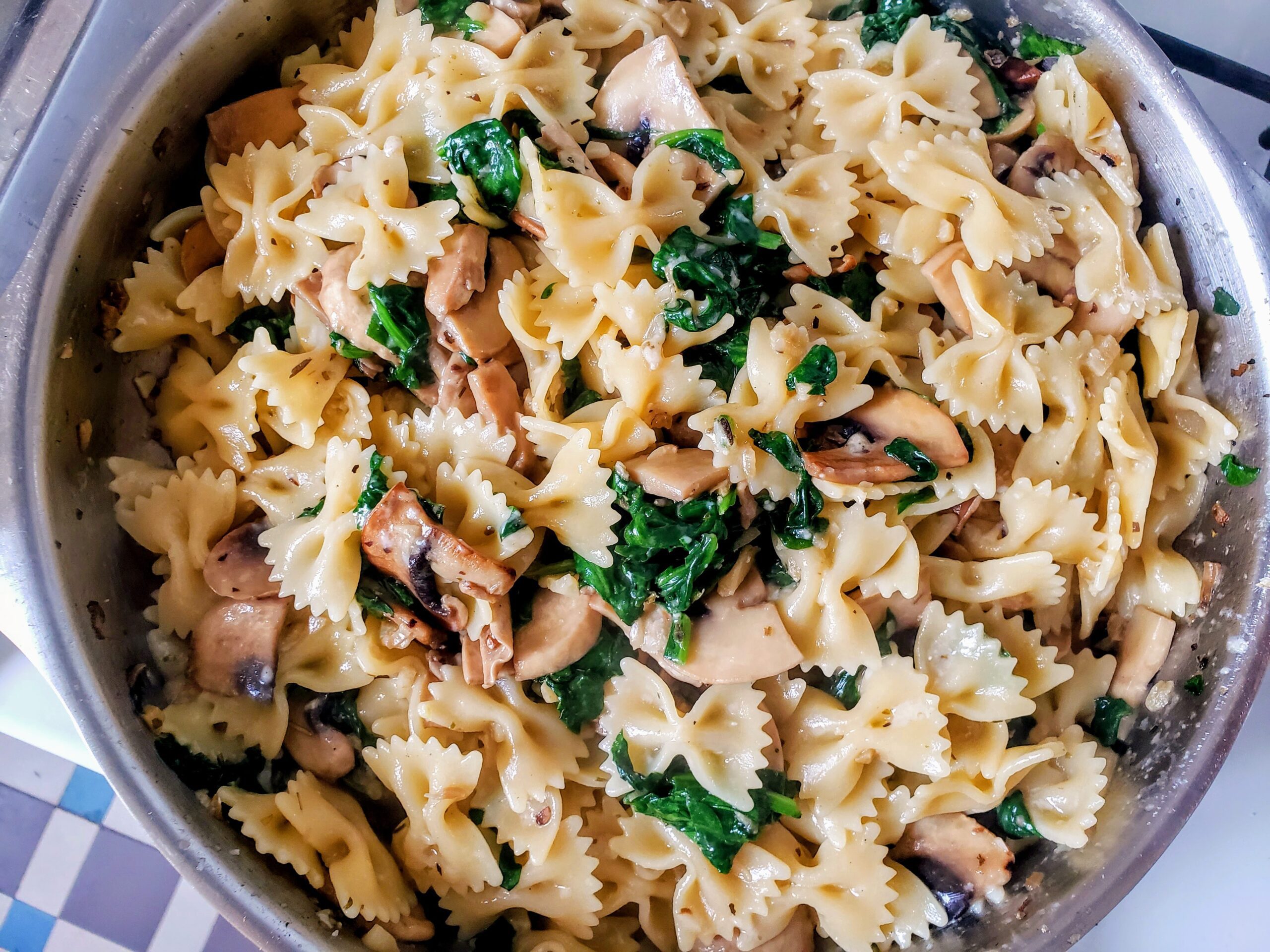 Farfalle pasta with mushrooms and spinach - Cuisine With Me